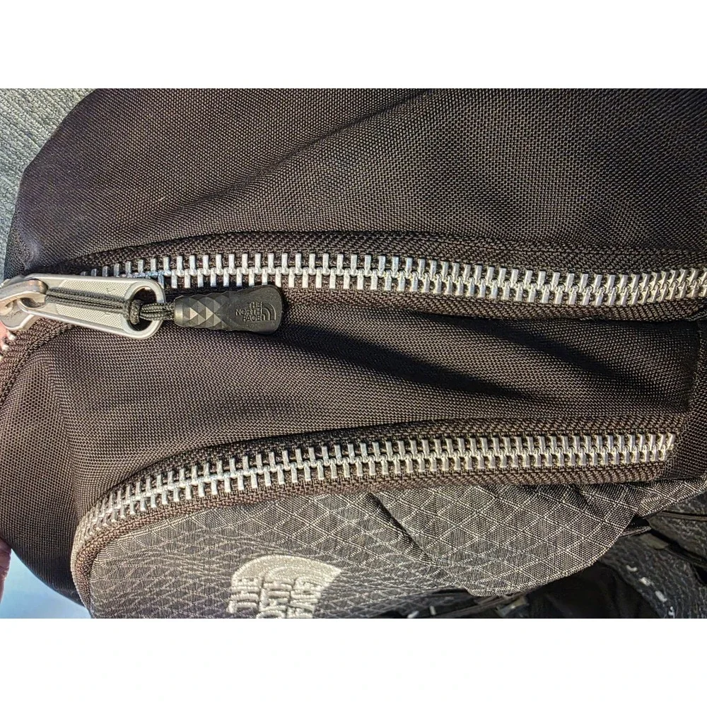 The North Face Jester Backpack Black Grey FlexVent Laptop Bag Bungee Hiking